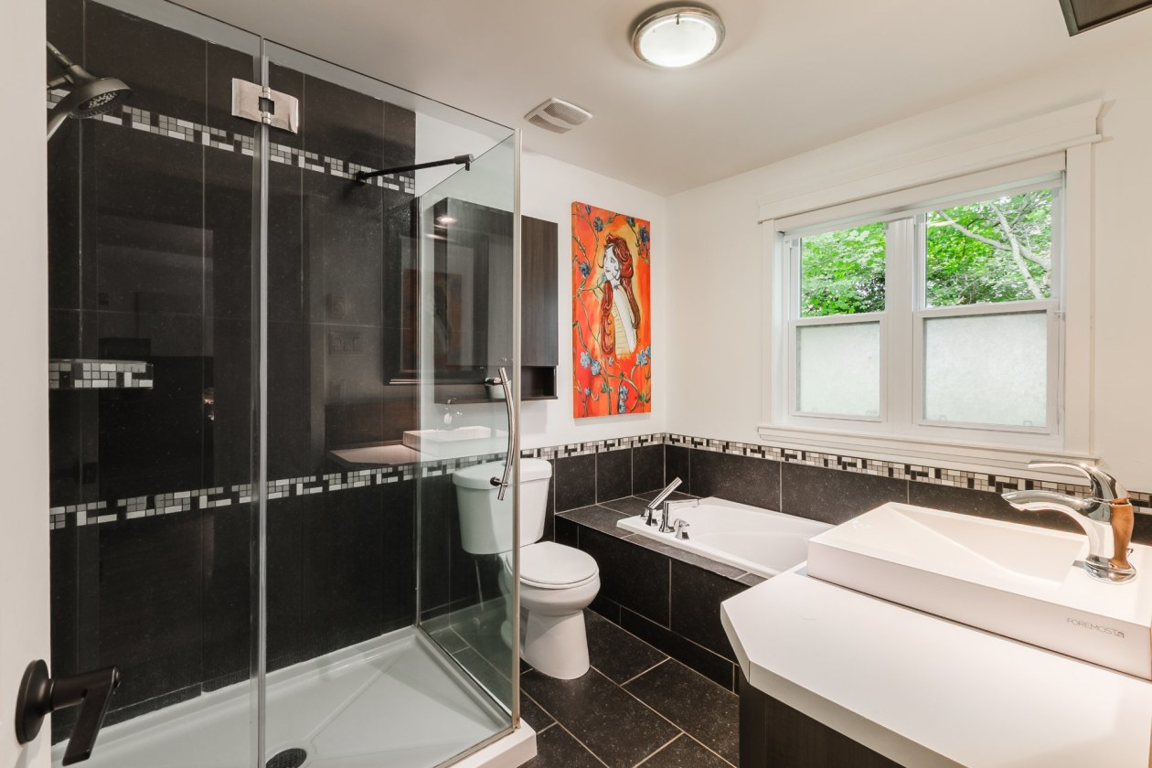 Salle de bains — 112 Rue des Tilleuls, Saint-Pie