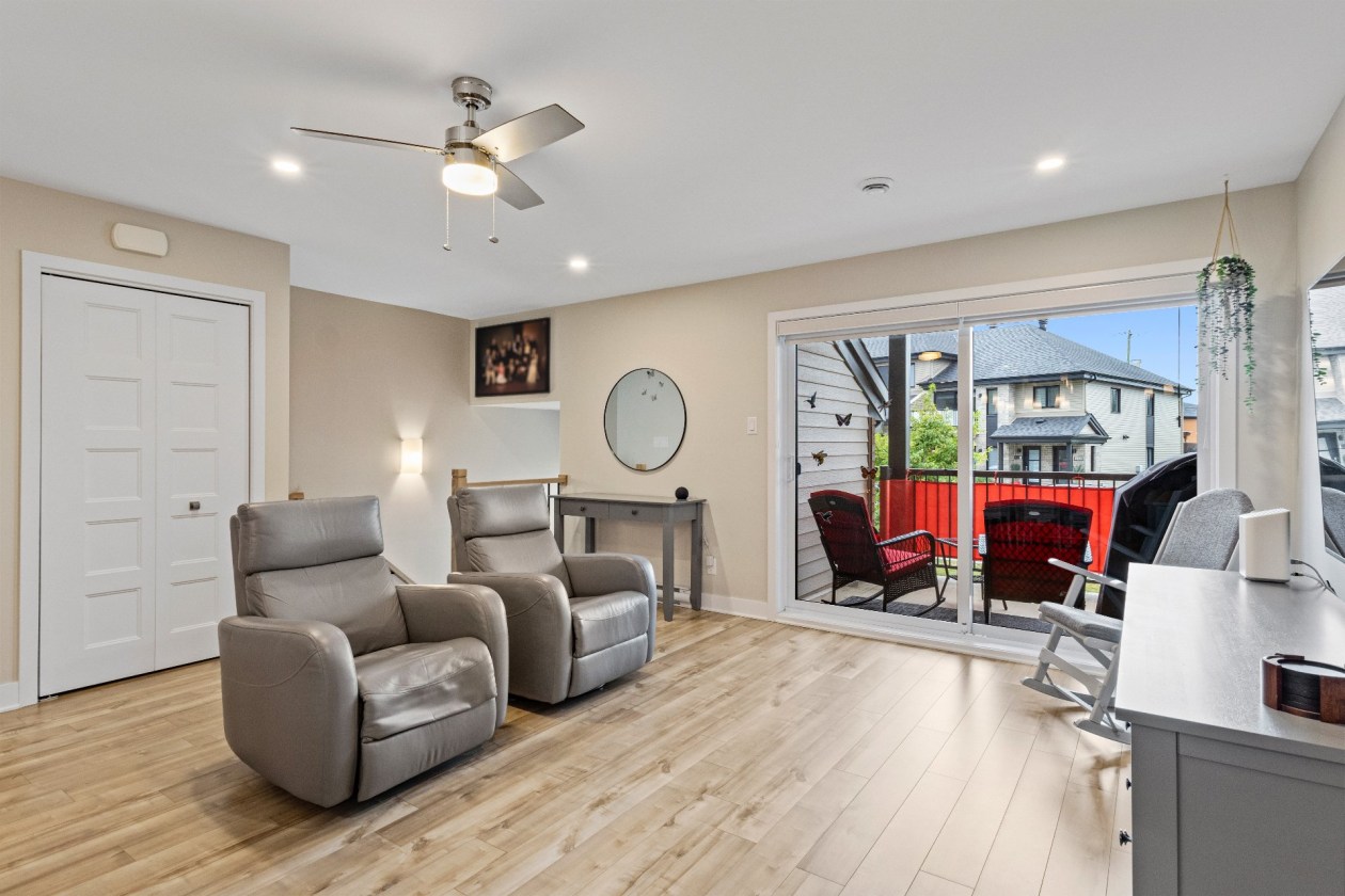 Salon — 894 Rue Magnone, Granby