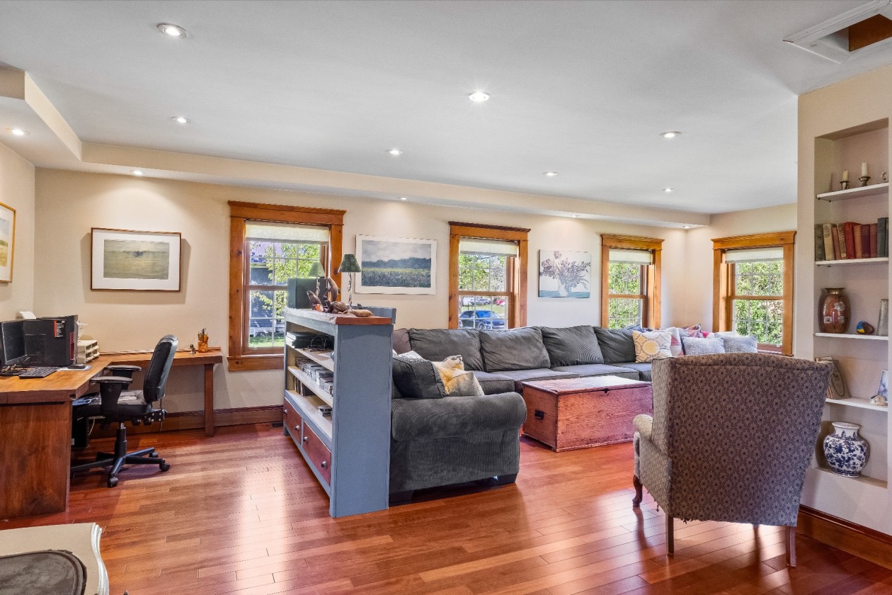 Salon — 3 Ch. Flanders, Cookshire-Eaton