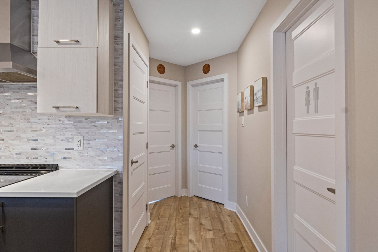 Corridor — 894 Rue Magnone, Granby