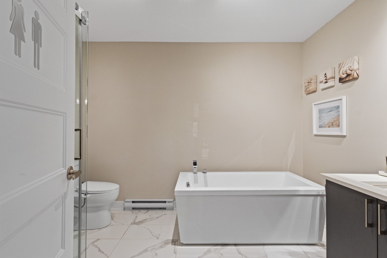 Salle de bains — 894 Rue Magnone, Granby
