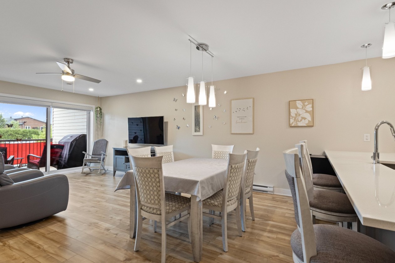 Salle à manger — 894 Rue Magnone, Granby