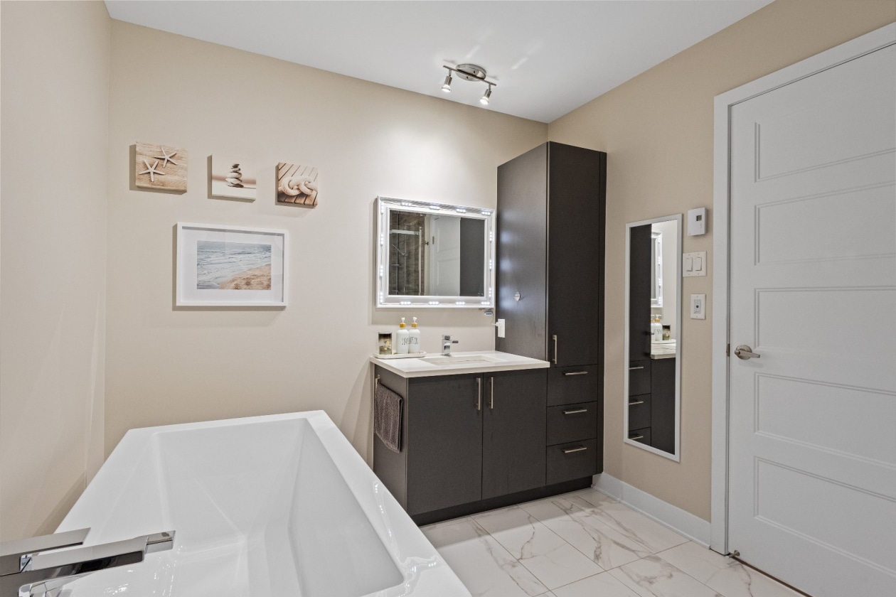 Salle de bains — 894 Rue Magnone, Granby