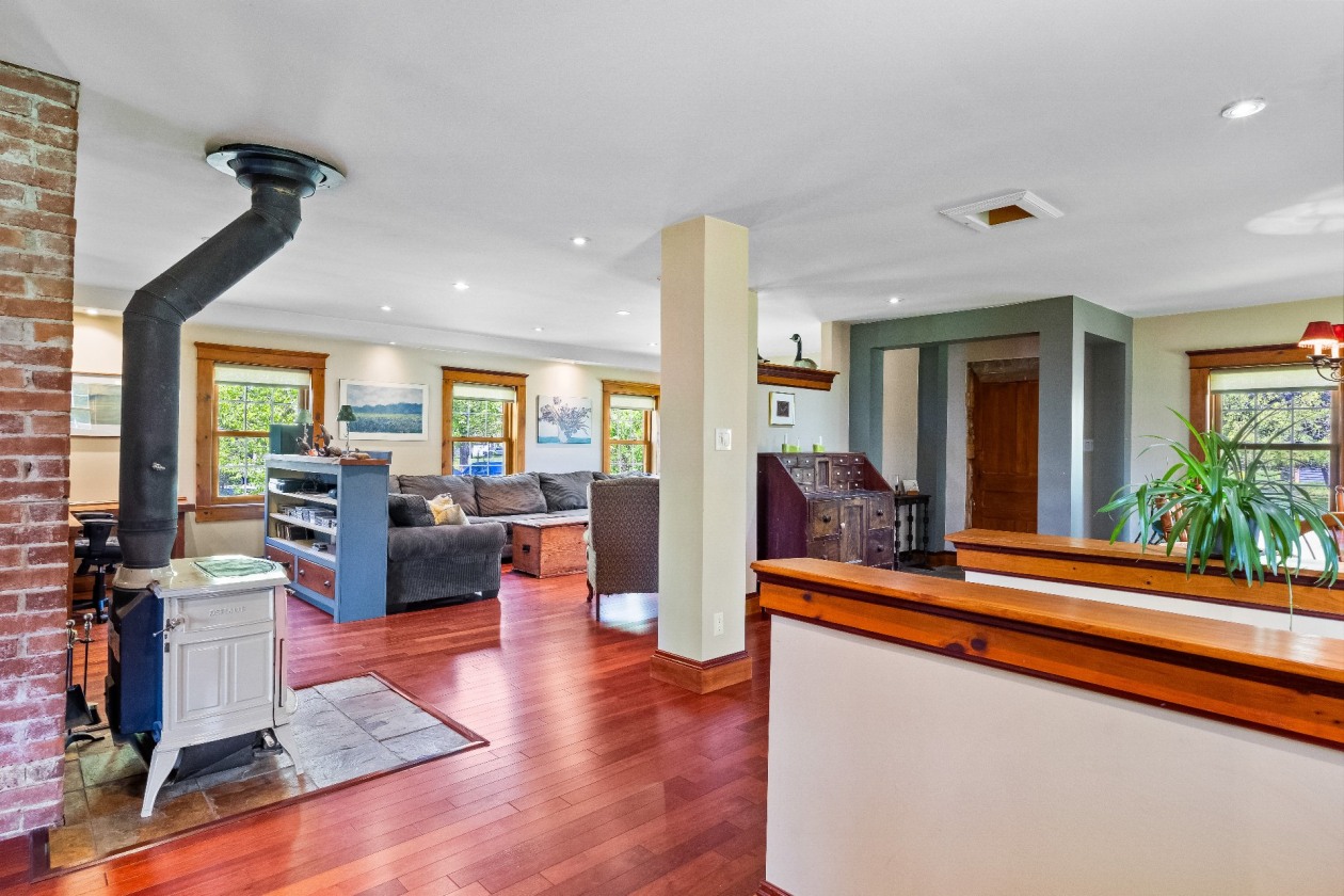 Salon — 3 Ch. Flanders, Cookshire-Eaton