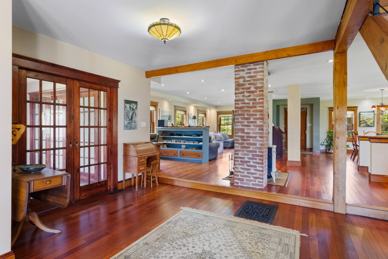 Salon — 3 Ch. Flanders, Cookshire-Eaton