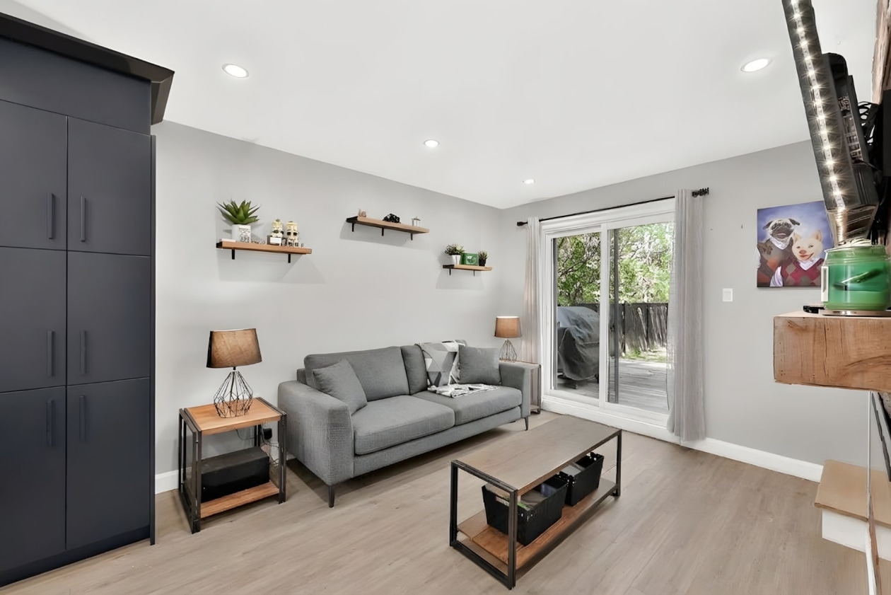 Salon — 65 Ch. du Golf, Salaberry-de-Valleyfield