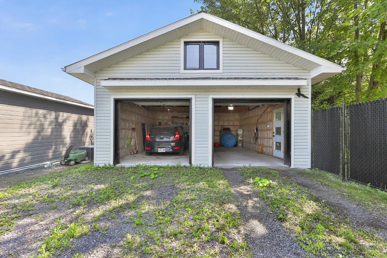 Garage — 65 Ch. du Golf, Salaberry-de-Valleyfield