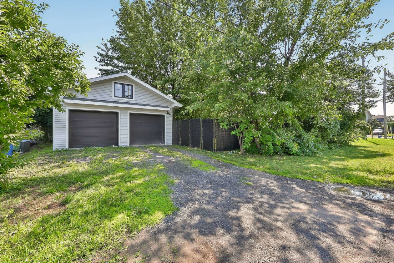 Garage — 65 Ch. du Golf, Salaberry-de-Valleyfield