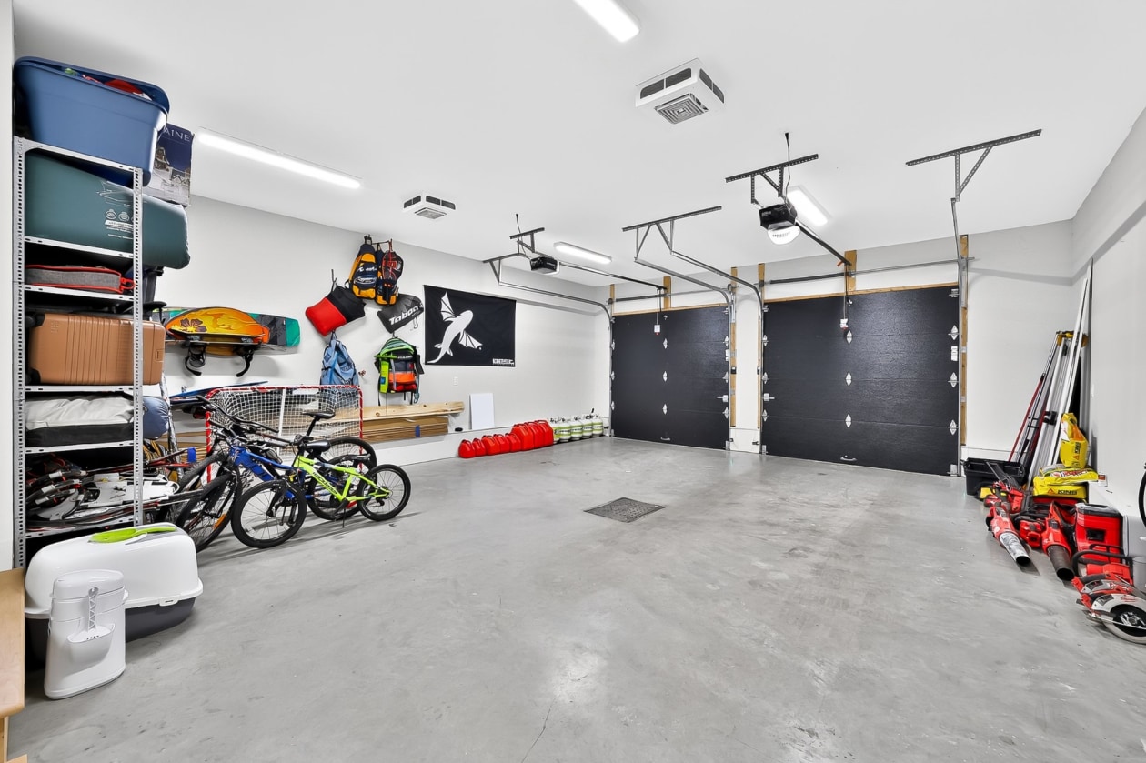 Garage — 1104 Rue Bellemare, Laval