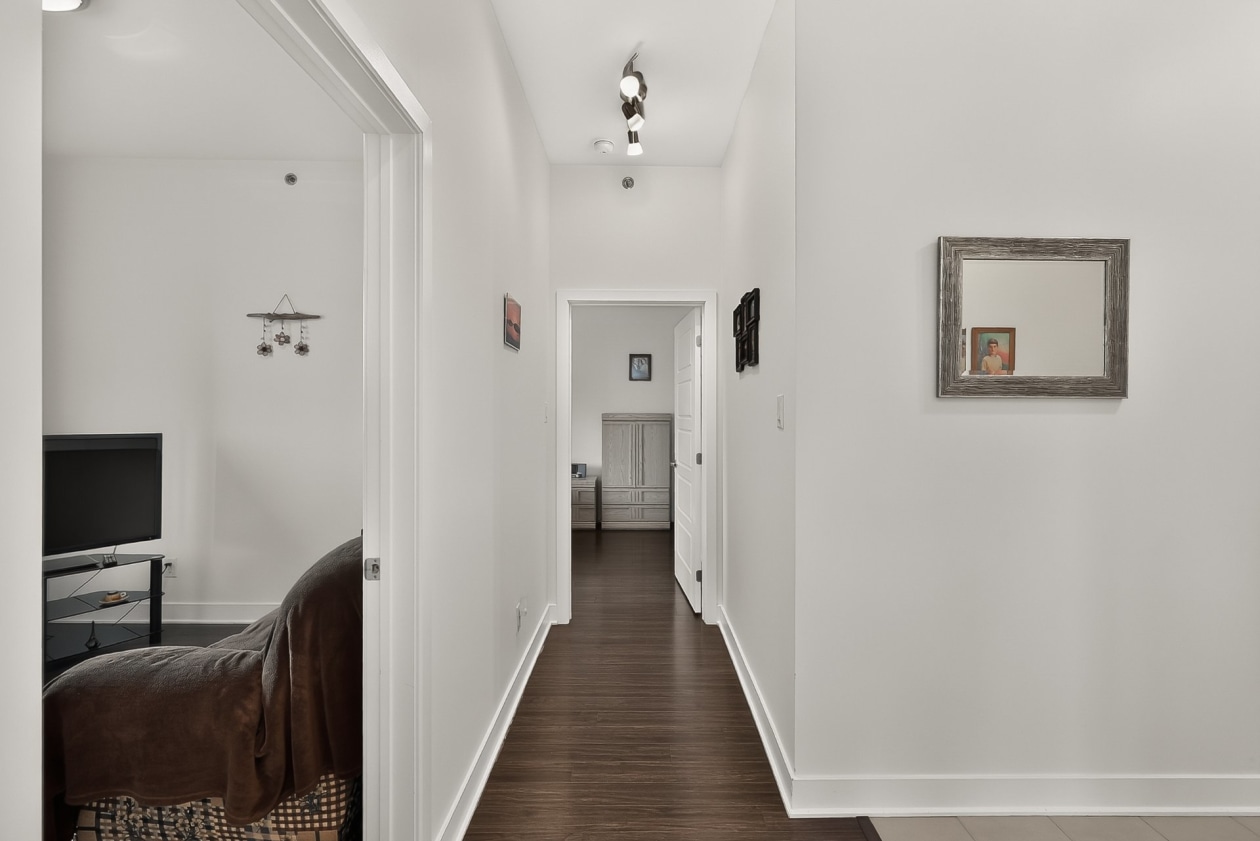 Corridor — 919 Rue Jules-Huot, Laval