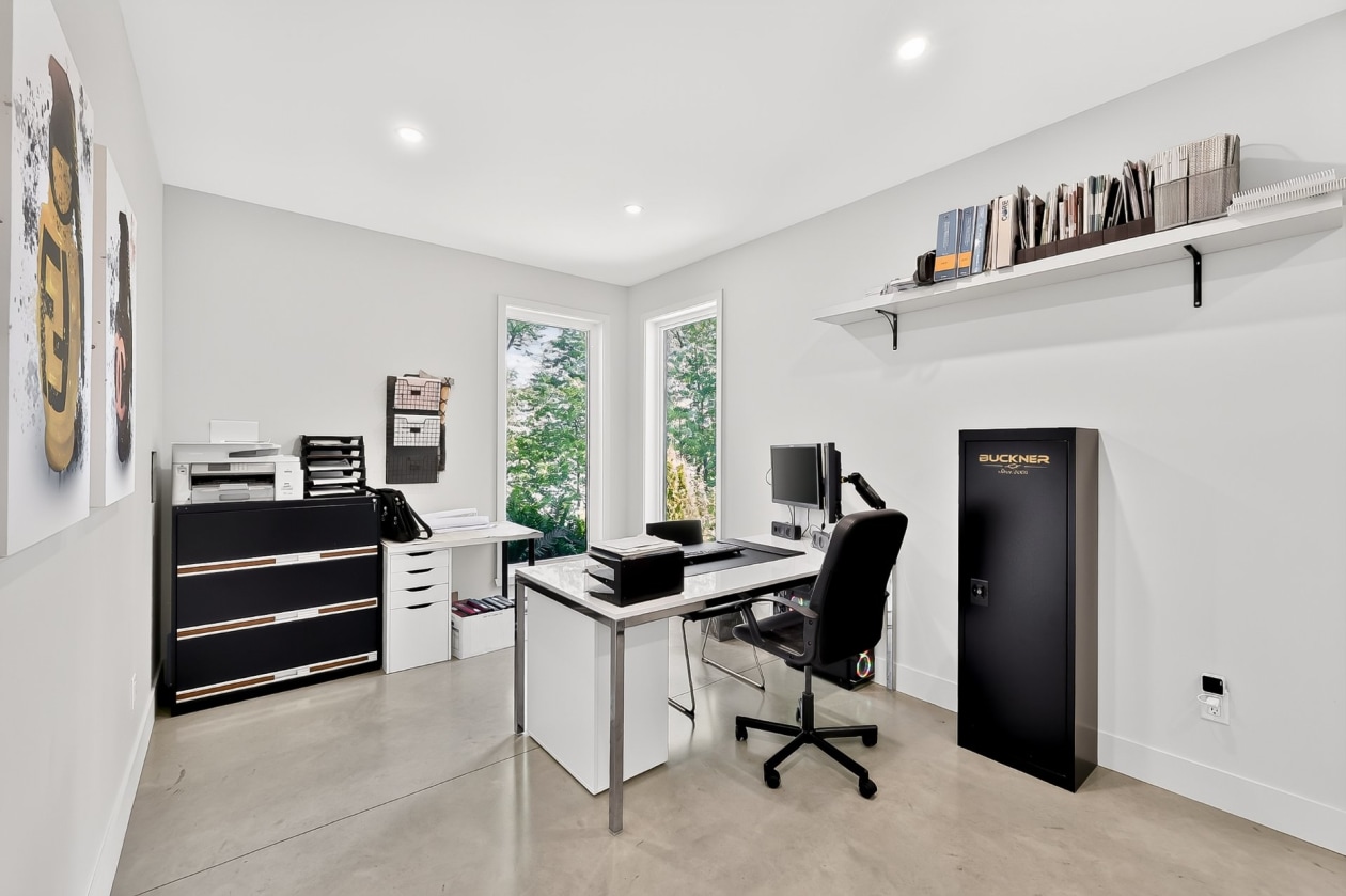 Bureau — 1104 Rue Bellemare, Laval