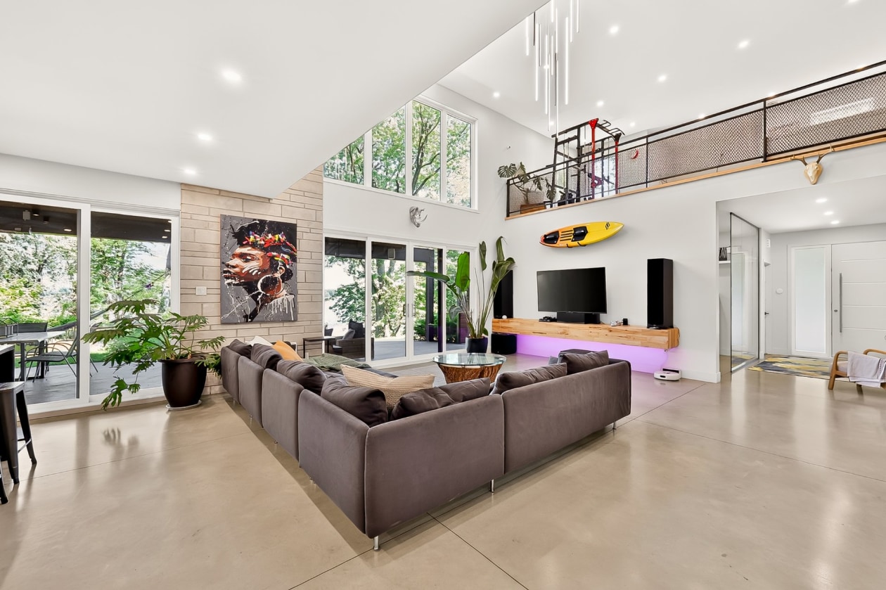 Salon — 1104 Rue Bellemare, Laval