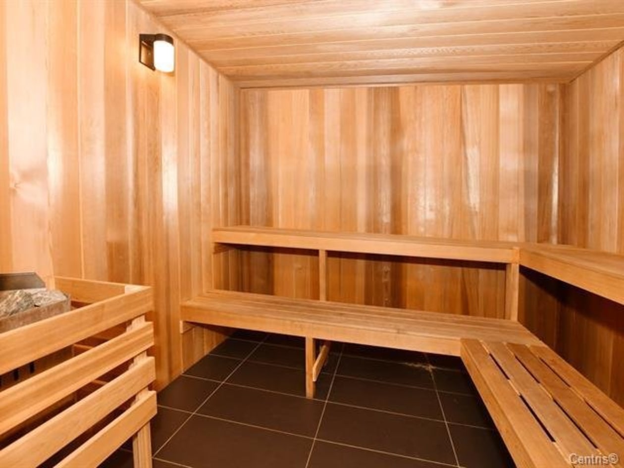 Sauna — 635 Rue St-Maurice, Montréal