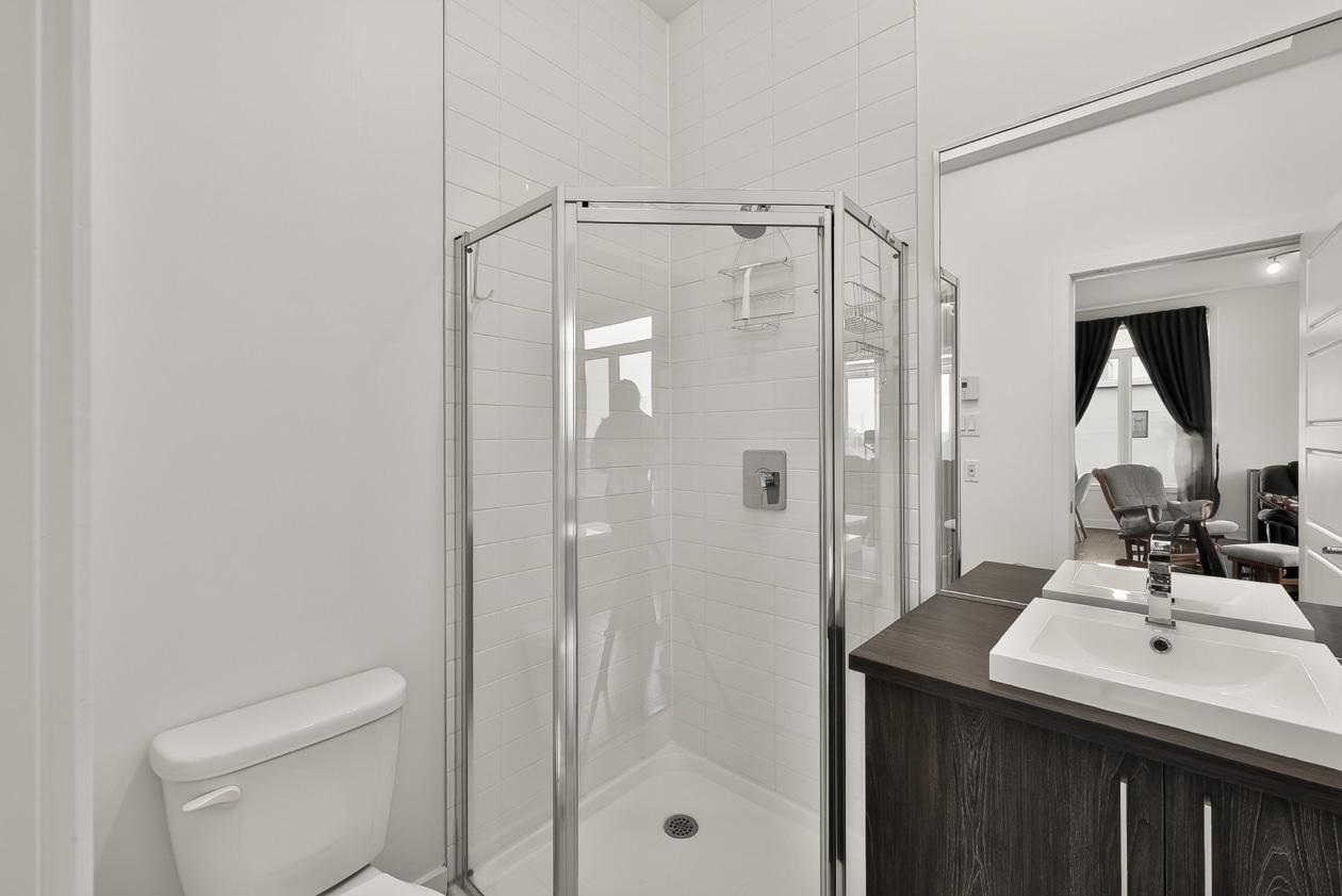 Salle de bains — 919 Rue Jules-Huot, Laval