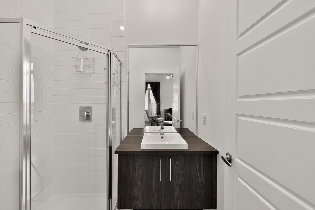 Salle de bains — 919 Rue Jules-Huot, Laval