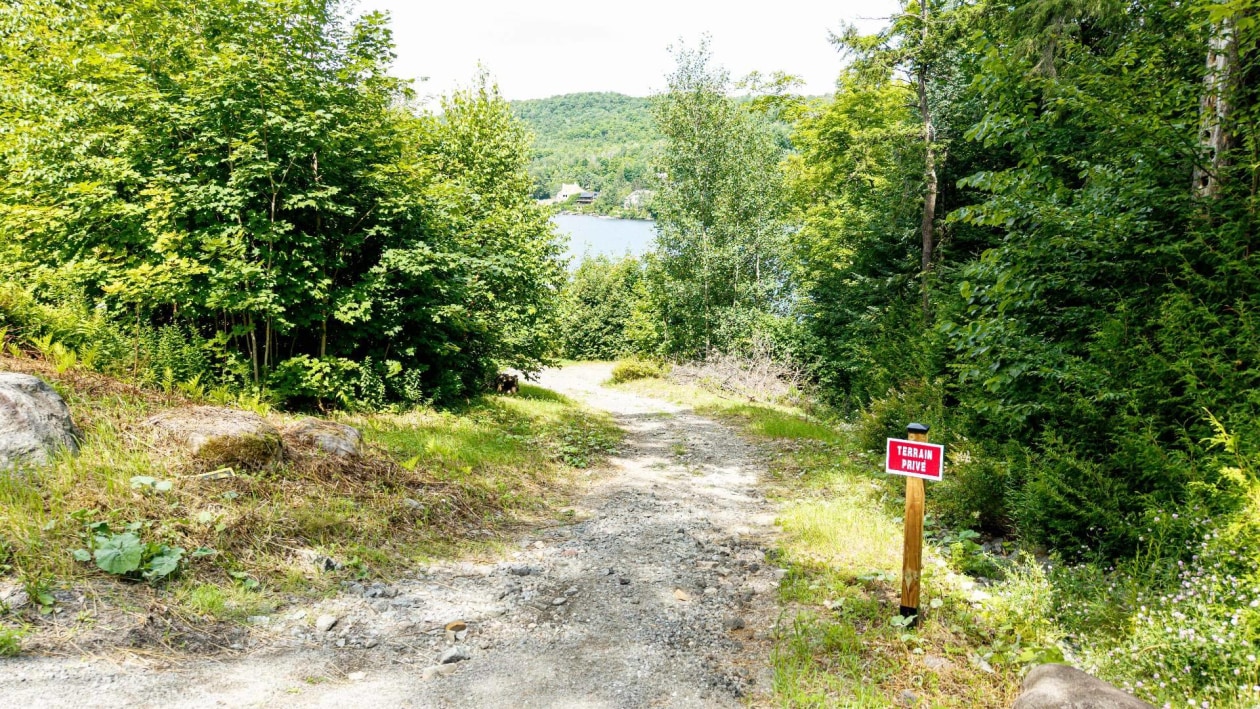 Accès au plan d'eau — 310e Avenue, Saint-Hippolyte