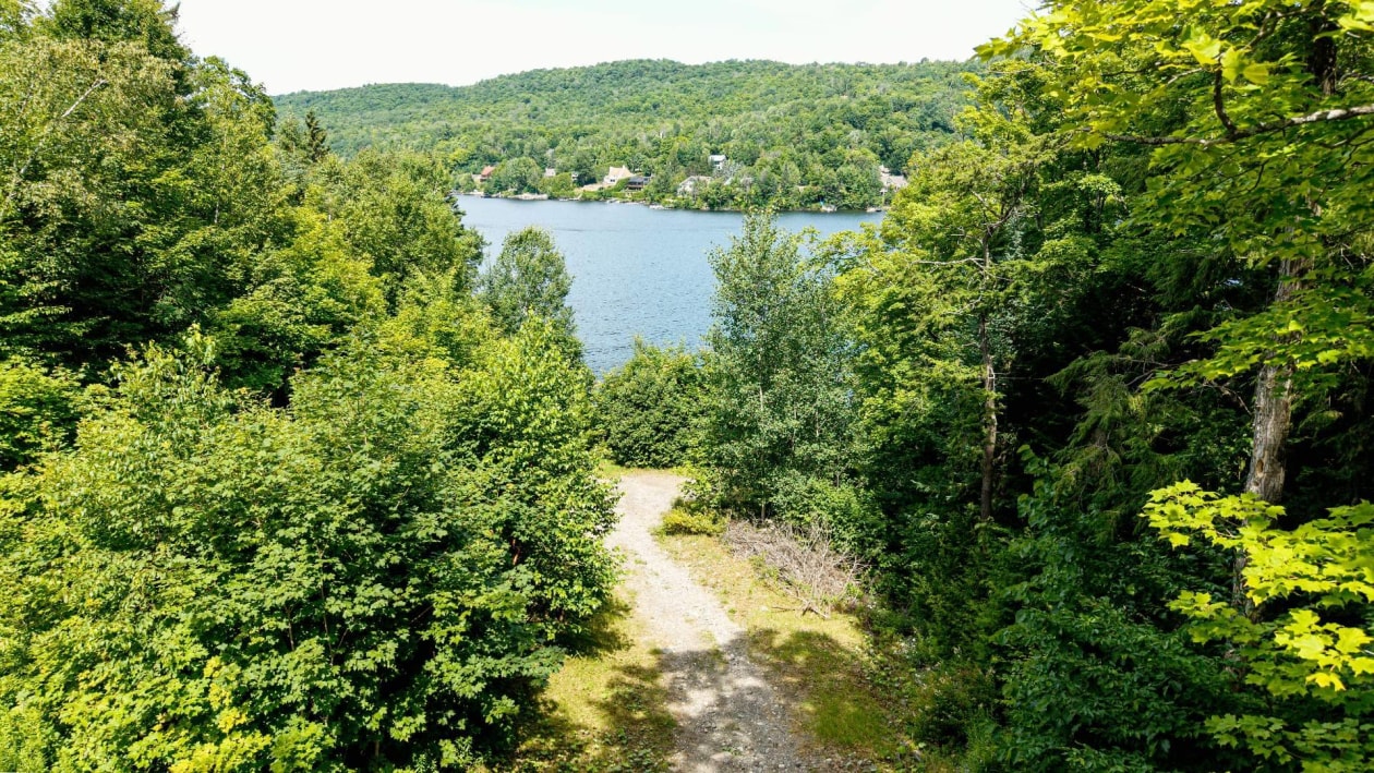 Accès au plan d'eau — 310e Avenue, Saint-Hippolyte