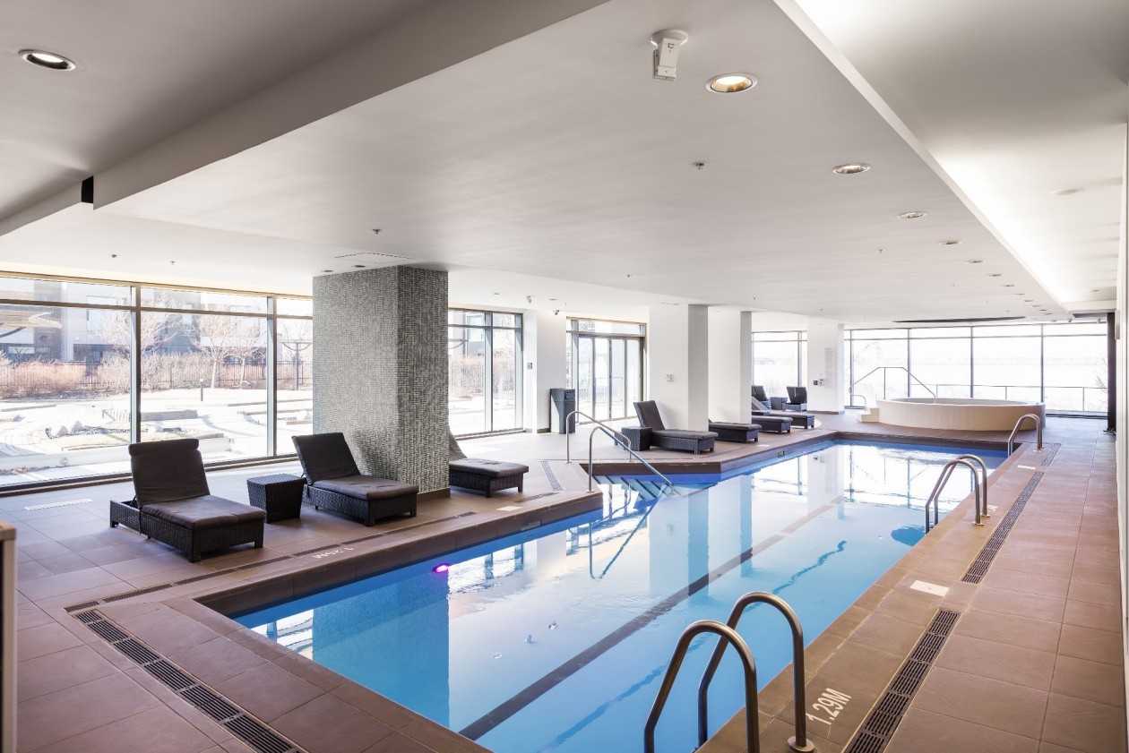 Piscine — 199 Rue de la Rotonde, Montréal