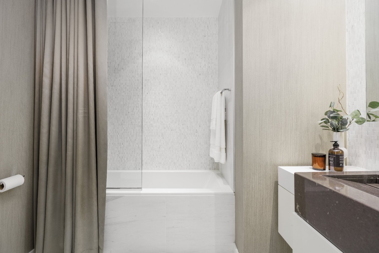 Salle de bains — 199 Rue de la Rotonde, Montréal