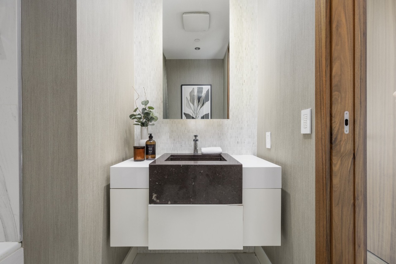 Salle de bains — 199 Rue de la Rotonde, Montréal