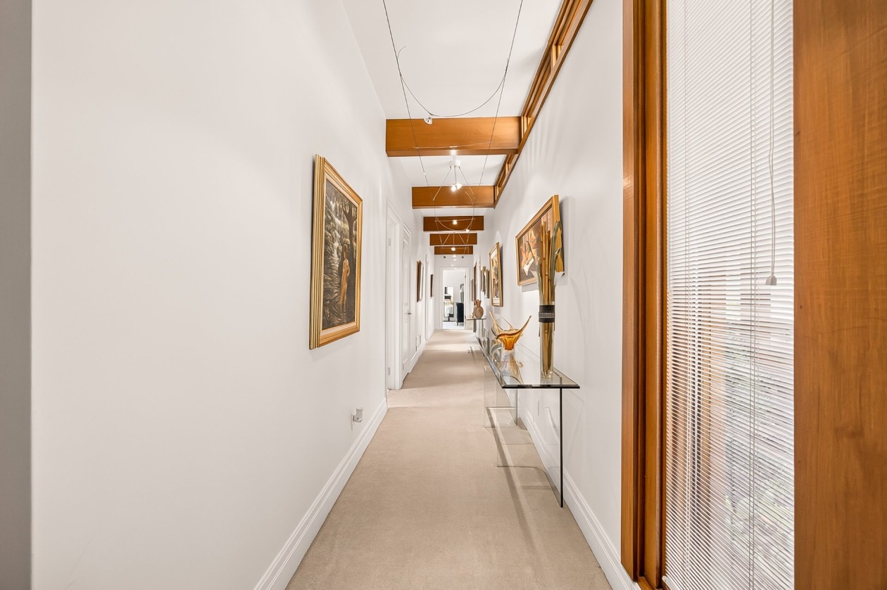 Corridor — 360 Grande Côte O., Lanoraie