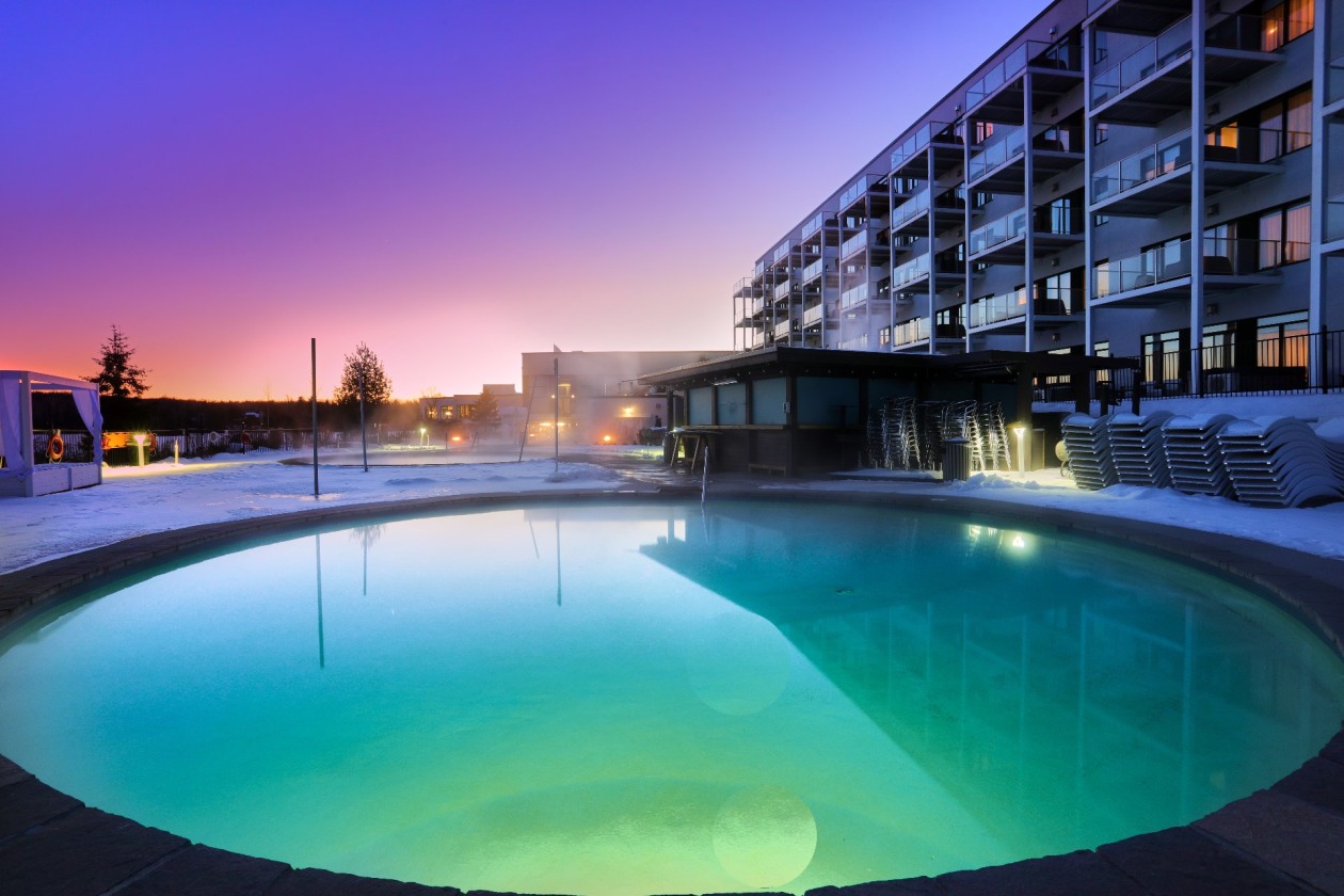 Piscine — 42 Ch. Fridolin-Simard, Estérel