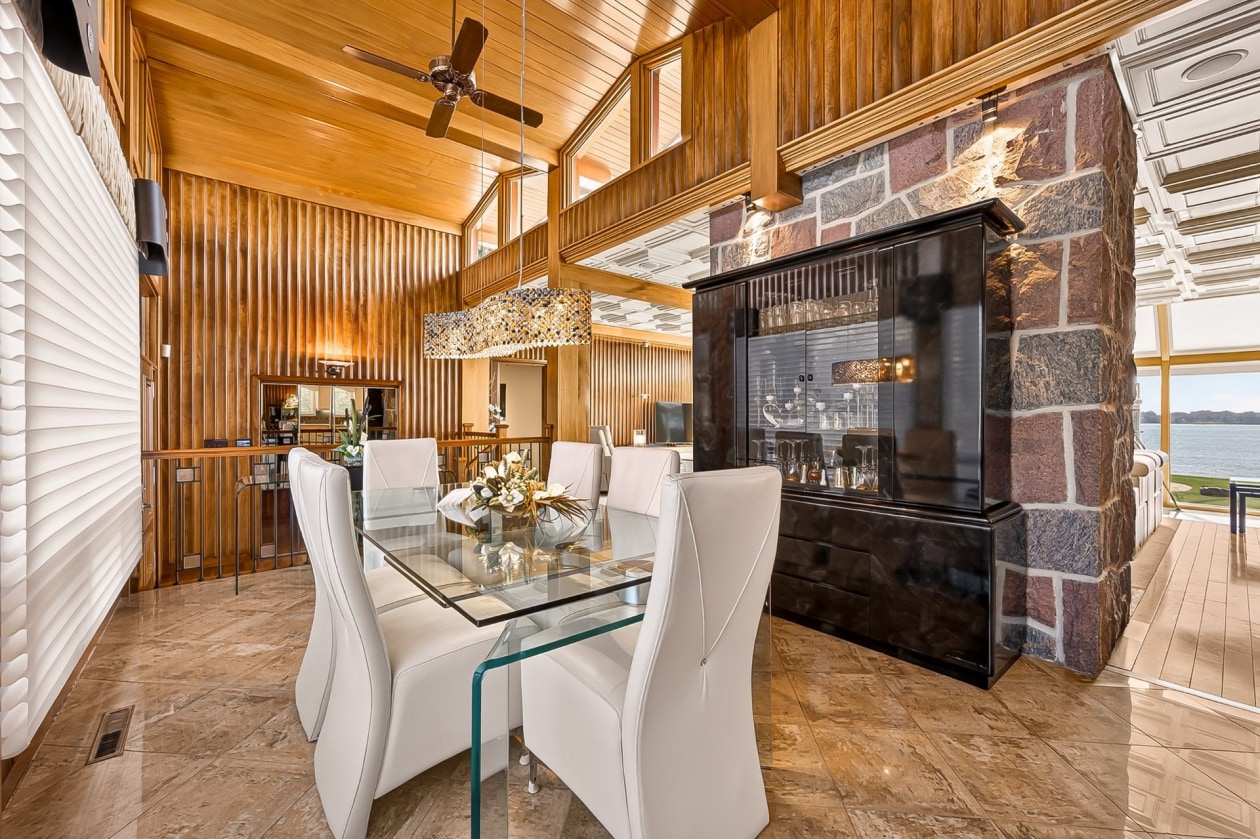 Salle à manger — 360 Grande Côte O., Lanoraie