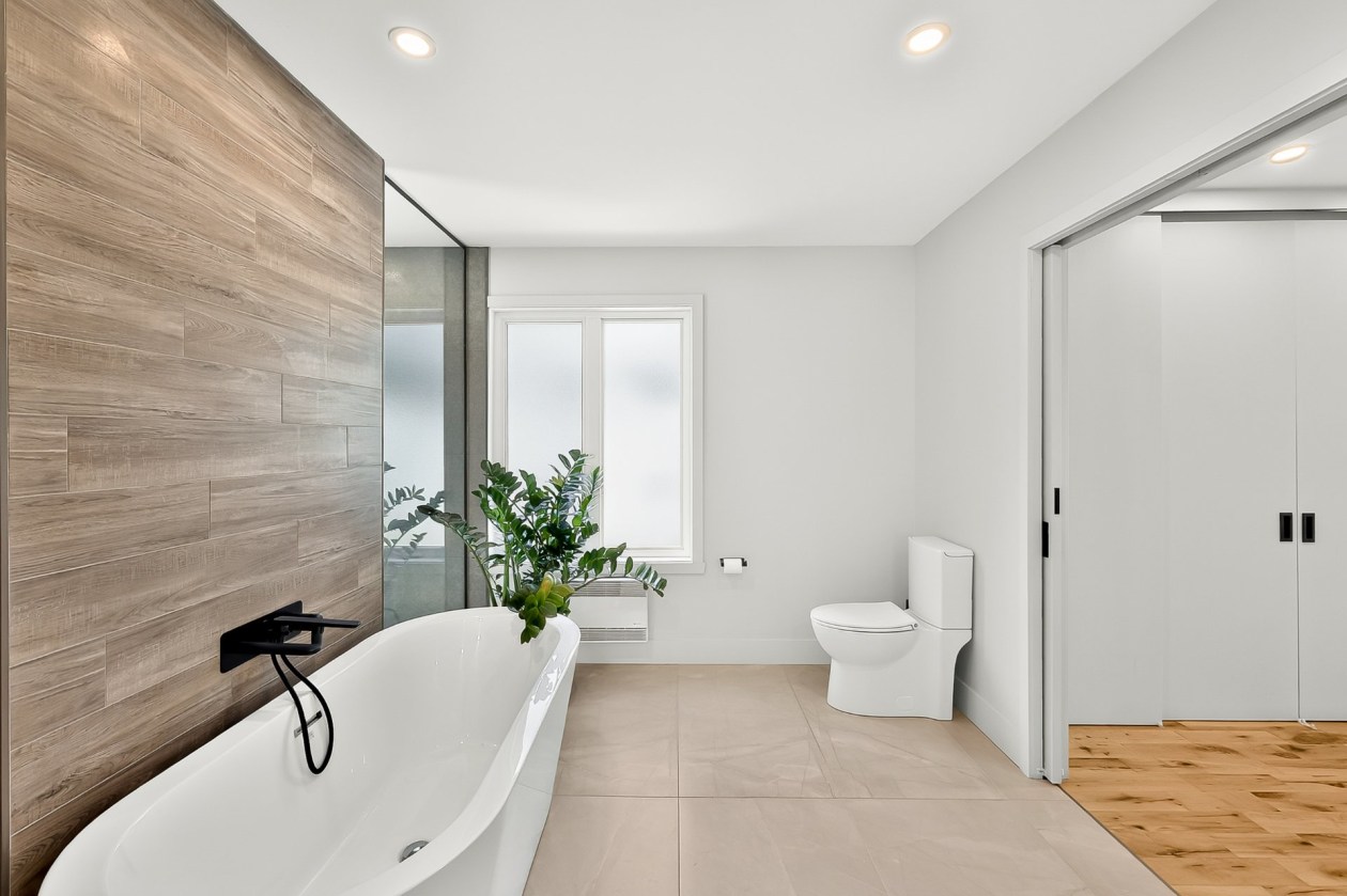 Salle de bains — 1104 Rue Bellemare, Laval