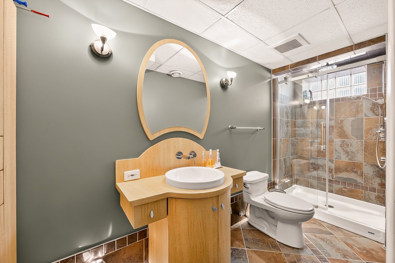 Salle de bains — 360 Grande Côte O., Lanoraie