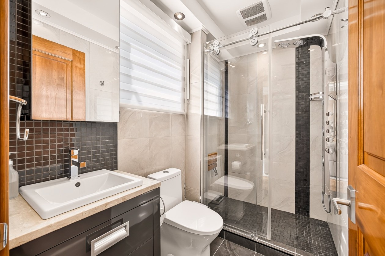 Salle de bains — 360 Grande Côte O., Lanoraie