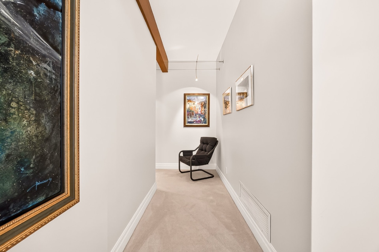 Corridor — 360 Grande Côte O., Lanoraie