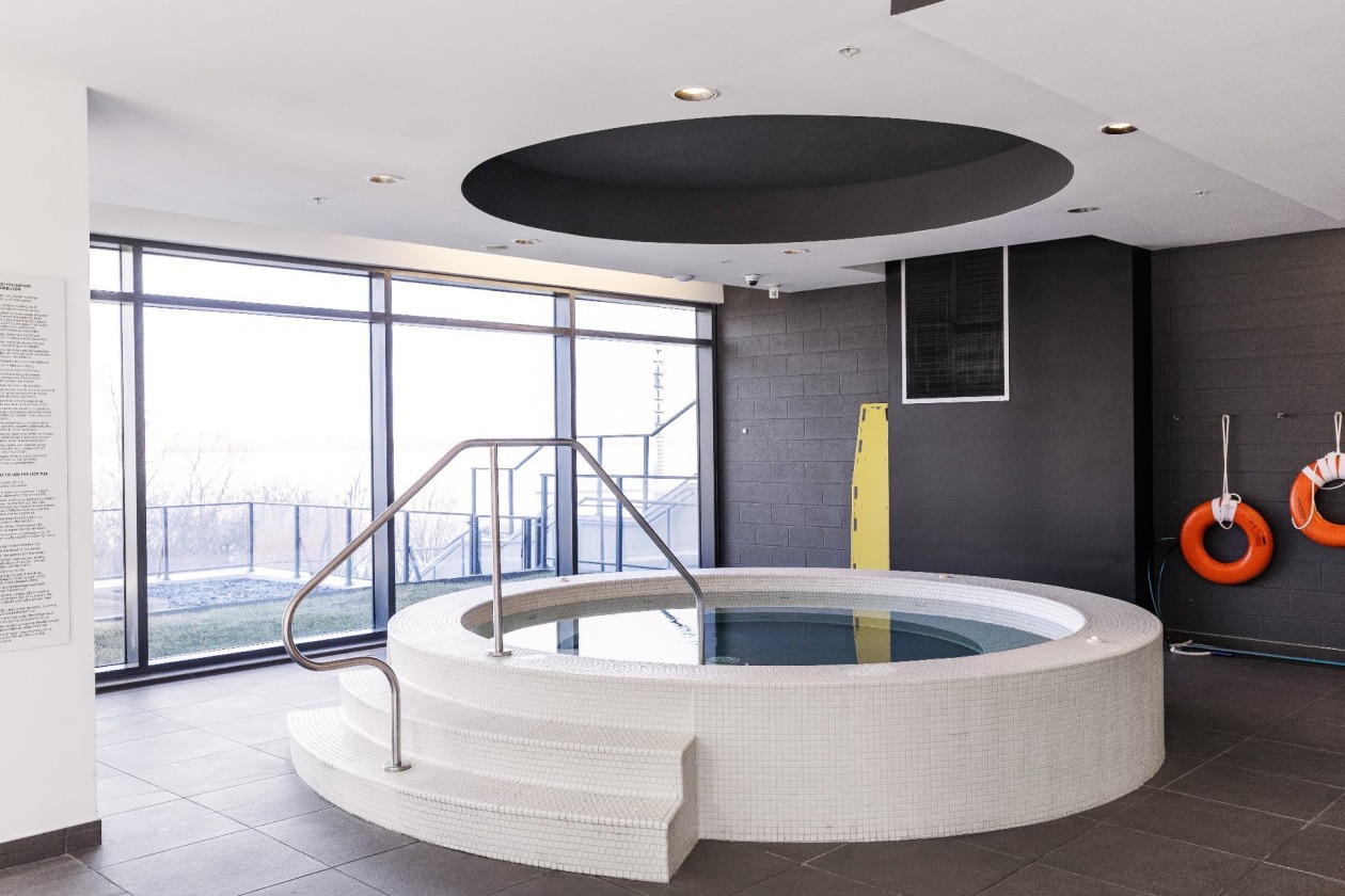 Spa — 199 Rue de la Rotonde, Montréal