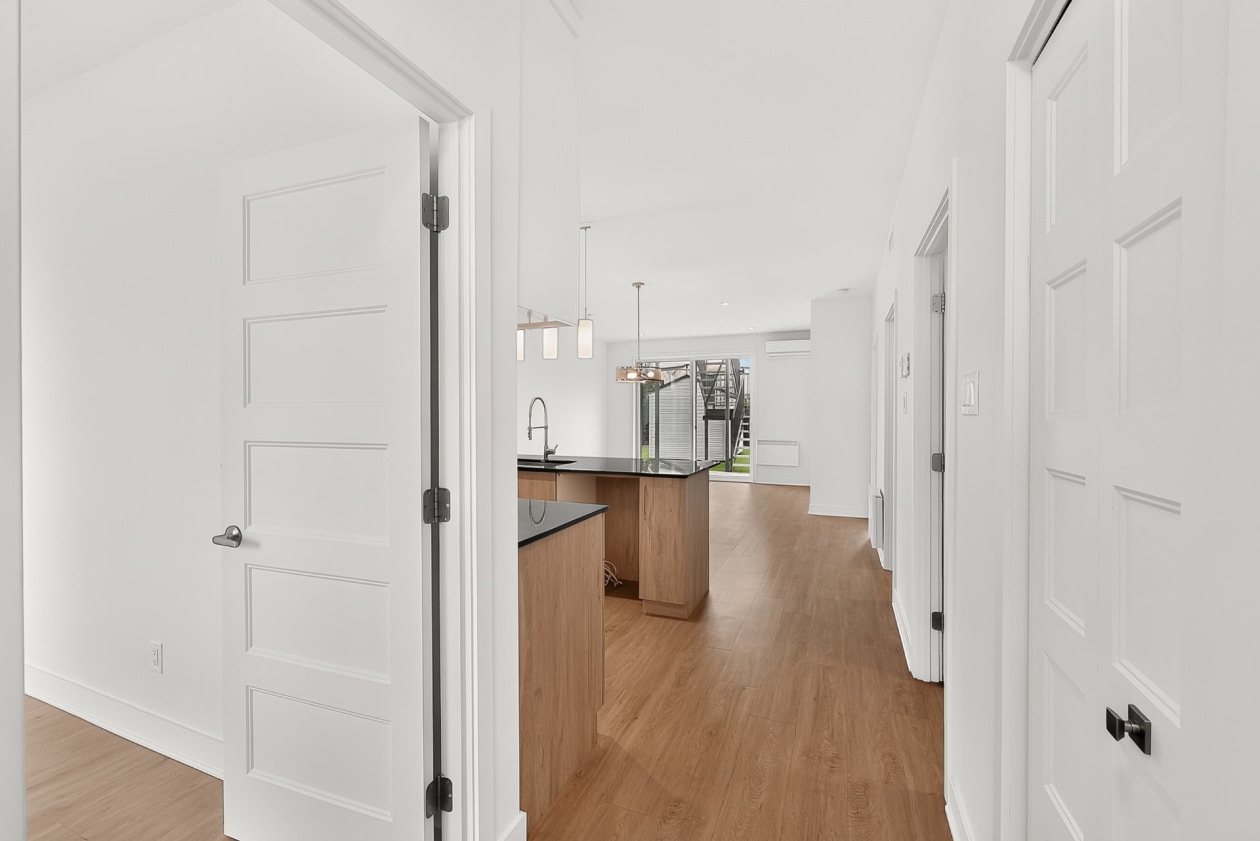 Corridor — 1505 - 1509 Rue Tekakwitha, Laval