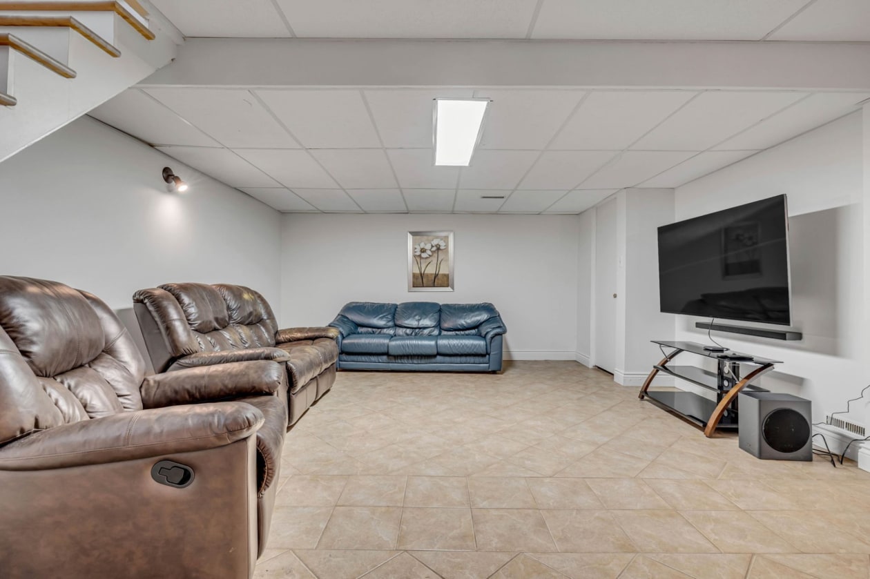Salle familiale — 5455 Rue des Pensées, Québec
