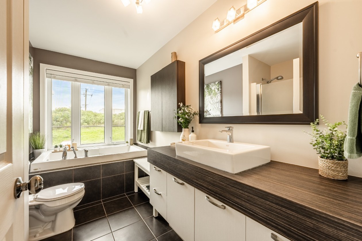 Salle de bains — 3822 Boul. Gareau, Longueuil