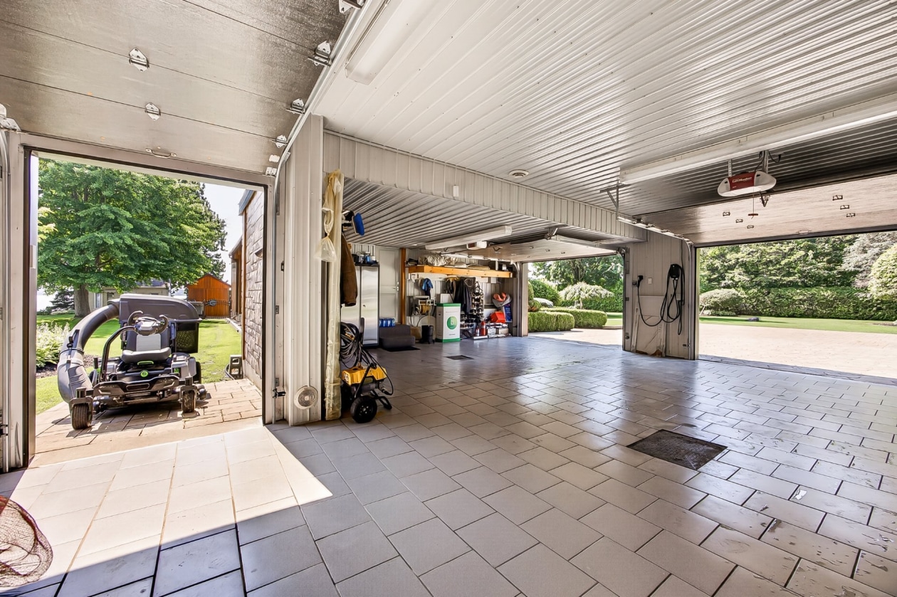 Garage — 360 Grande Côte O., Lanoraie