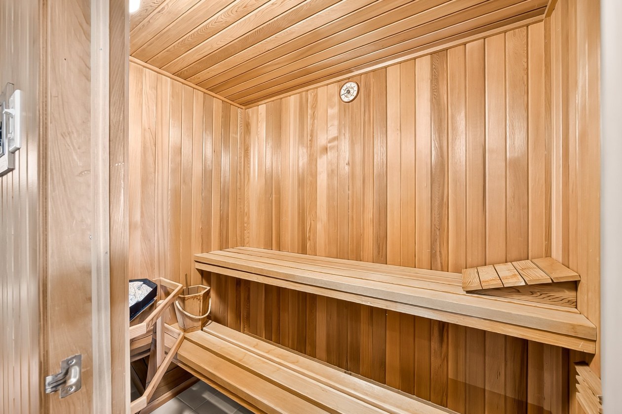 Sauna — 360 Grande Côte O., Lanoraie