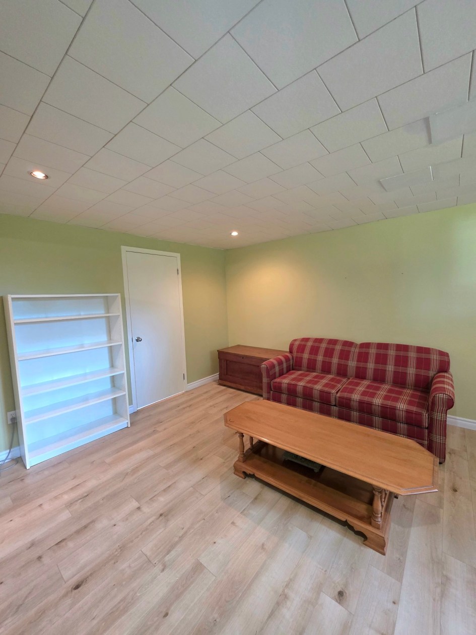 Salle familiale — 1262 Rue Dandonneau, Mont-Joli