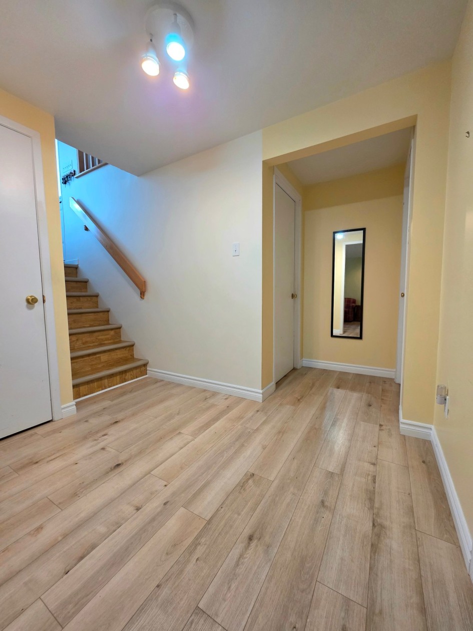 Corridor — 1262 Rue Dandonneau, Mont-Joli