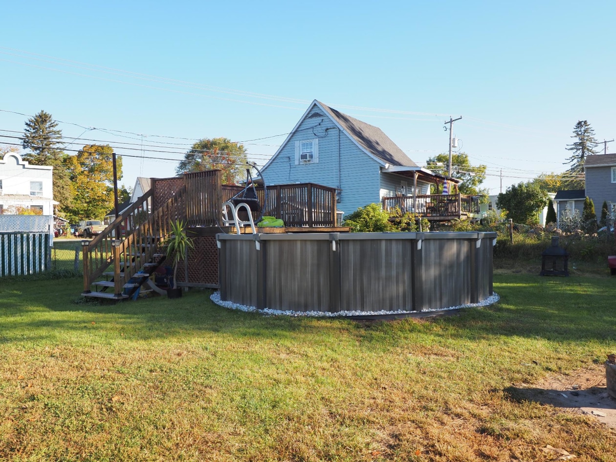 Piscine — 11650 Rue Notre-Dame O., Trois-Rivières