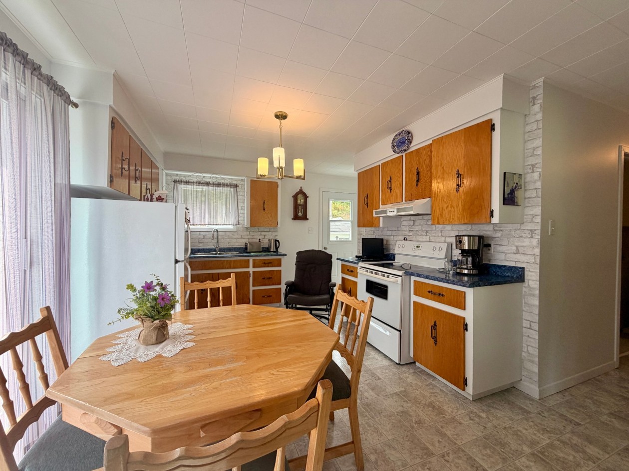 Salle à manger — 883 Boul. de l'Anse-à-Valleau, Gaspé