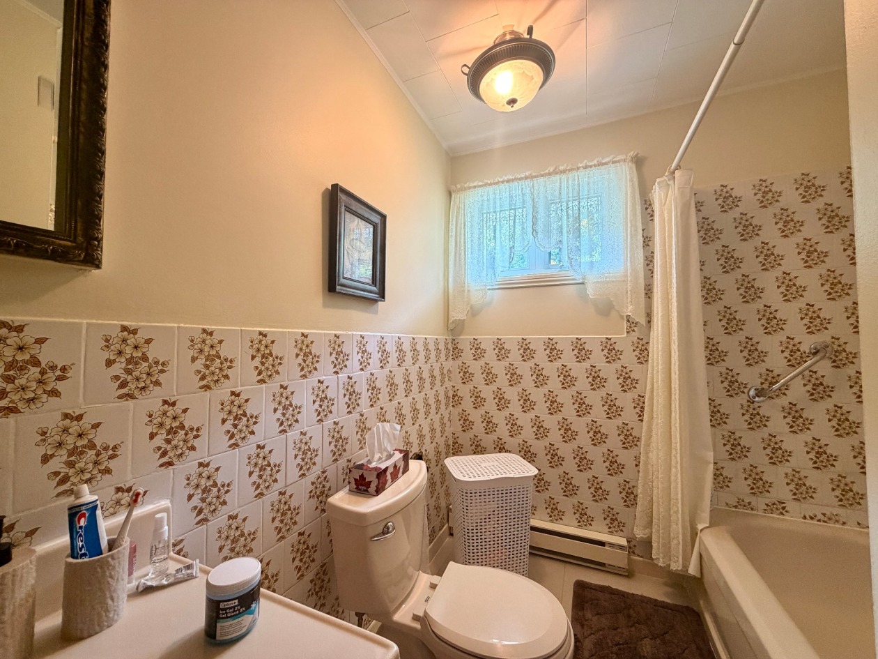 Salle de bains — 883 Boul. de l'Anse-à-Valleau, Gaspé