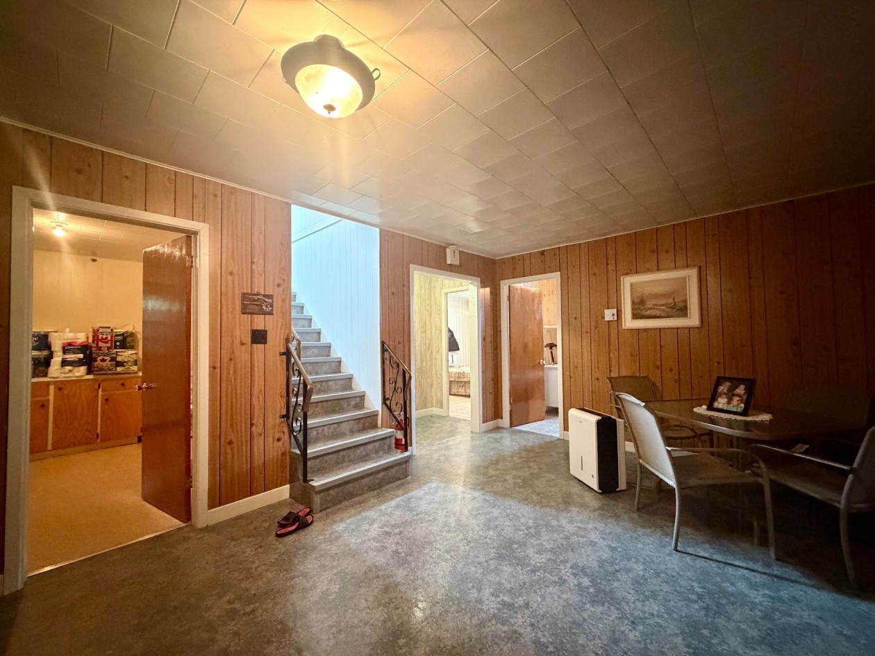 Salle familiale — 883 Boul. de l'Anse-à-Valleau, Gaspé