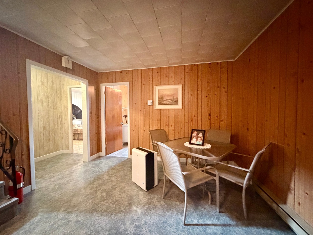 Salle familiale — 883 Boul. de l'Anse-à-Valleau, Gaspé