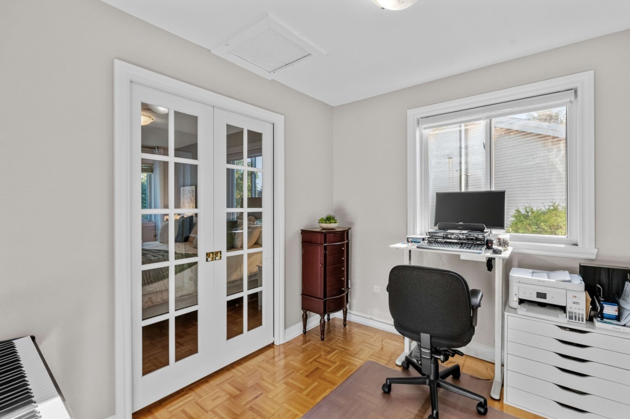 Bureau — 176 Rue Marguerite-Bertaud, Boucherville
