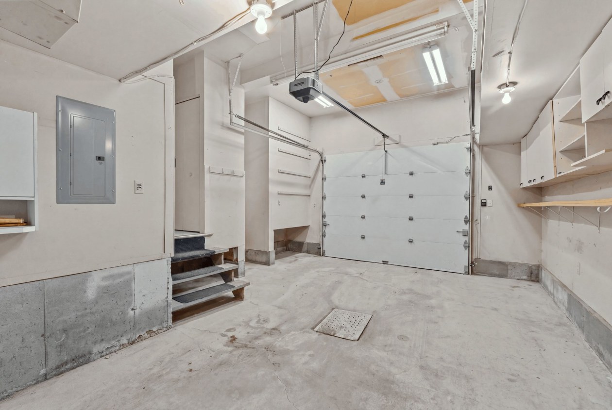 Garage — 176 Rue Marguerite-Bertaud, Boucherville