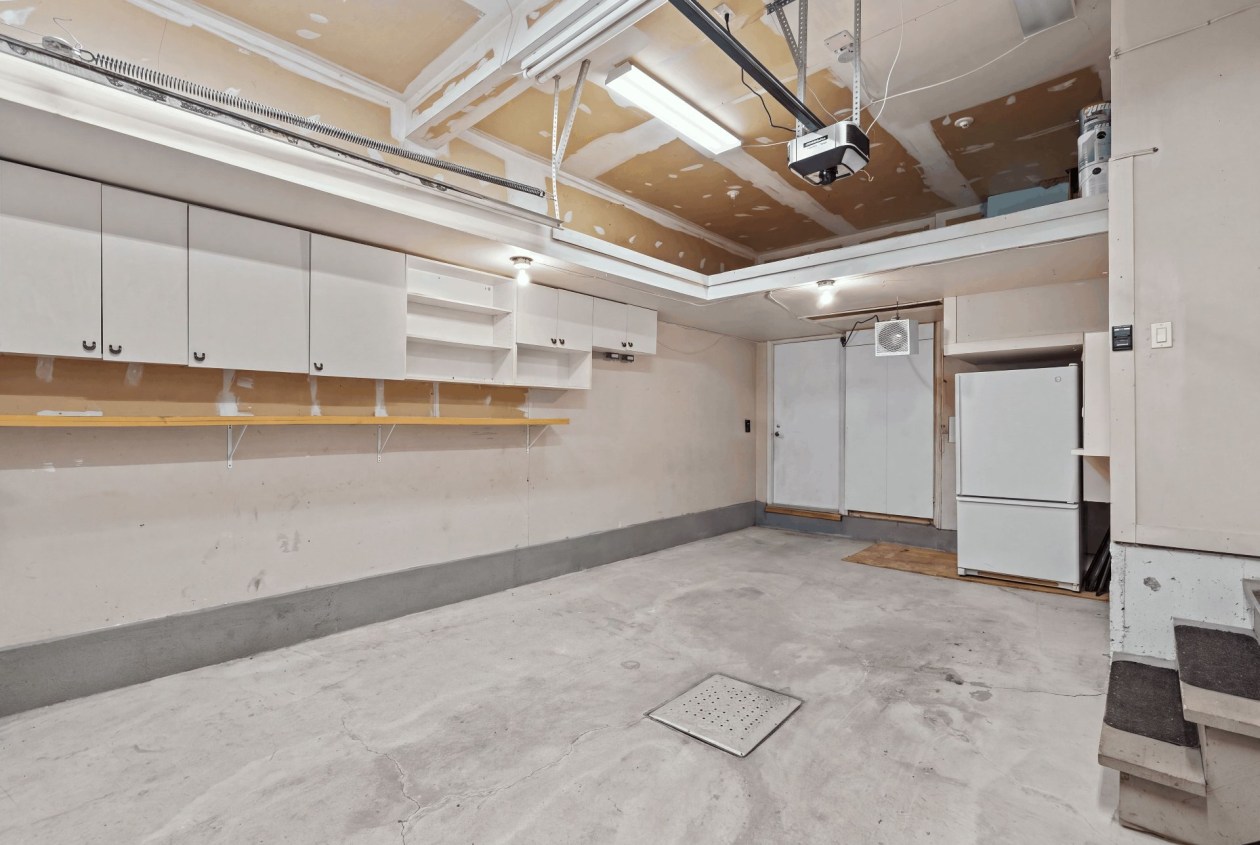 Garage — 176 Rue Marguerite-Bertaud, Boucherville
