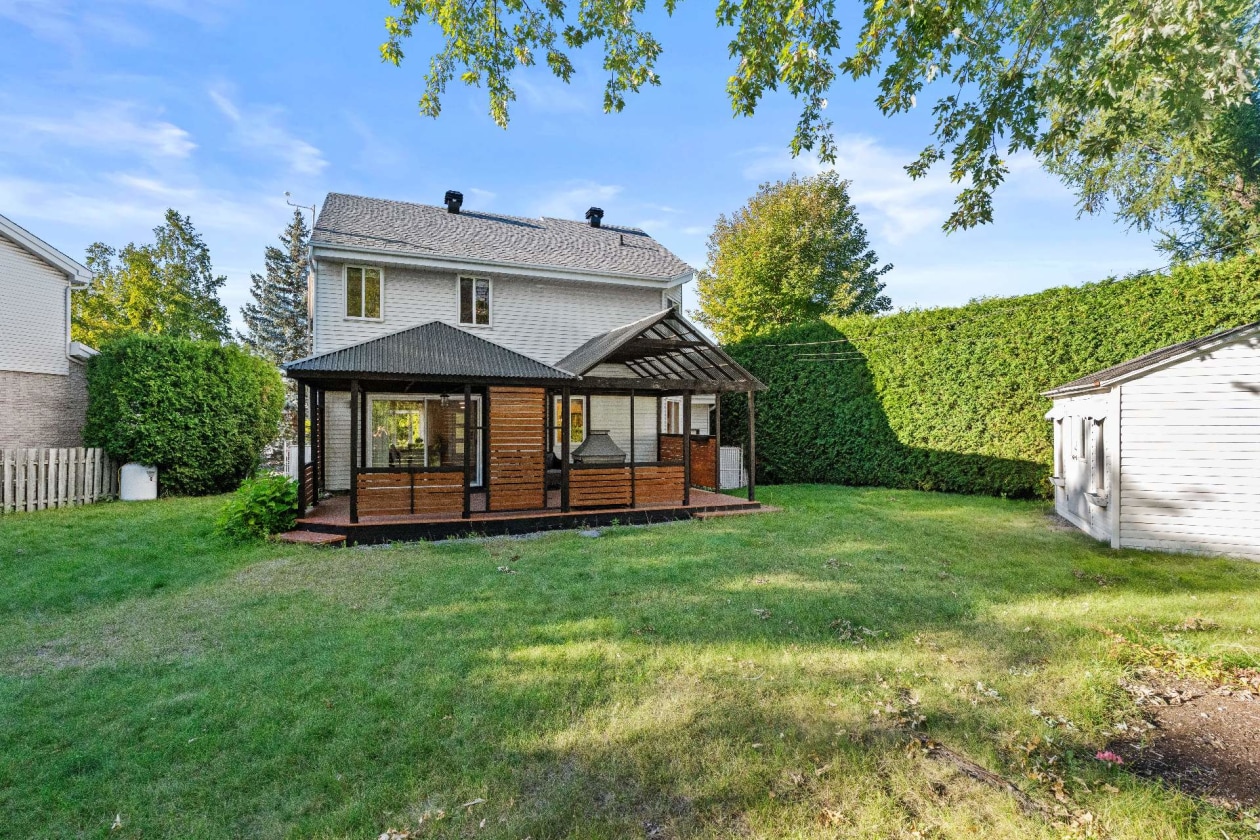 Cour — 176 Rue Marguerite-Bertaud, Boucherville