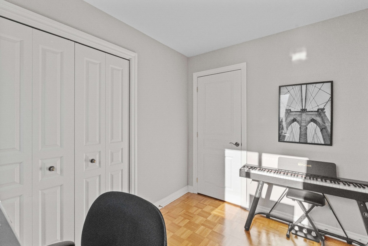 Bureau — 176 Rue Marguerite-Bertaud, Boucherville