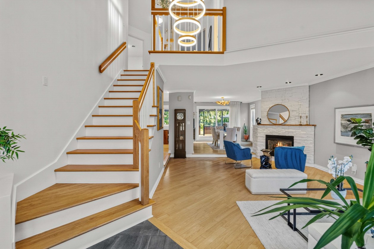 Escalier — 176 Rue Marguerite-Bertaud, Boucherville